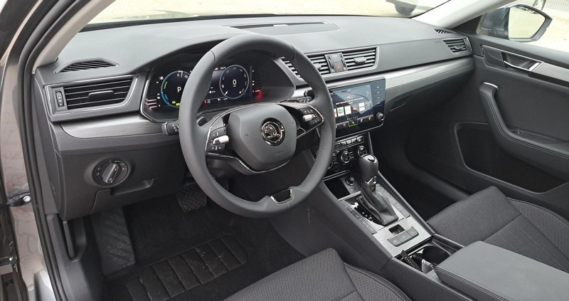 Skoda Superb cena 189590 przebieg: 10, rok produkcji 2024 z Skalbmierz małe 301